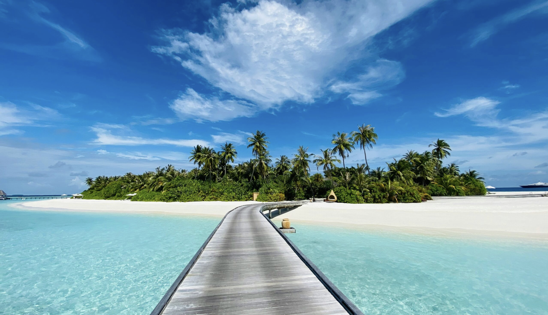 Maldivas 2026: ¿Resort Privado o Isla Local?
